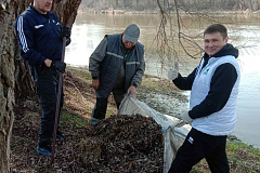 Белалко на субботнике у стен МК "Брестская крепость - герой"