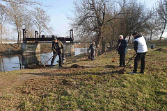 Белалко на субботнике у стен МК "Брестская крепость - герой"