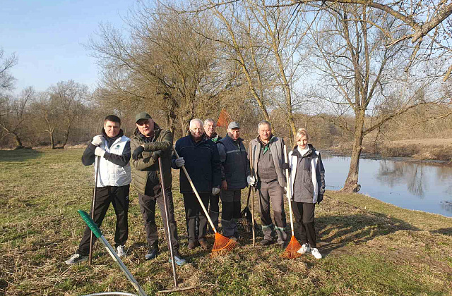 Белалко на субботнике у стен МК "Брестская крепость - герой"