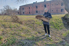 Белалко на субботнике у стен МК "Брестская крепость - герой"