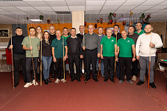 Мастера кия приняли участие в Рождественском турнире по бильярду